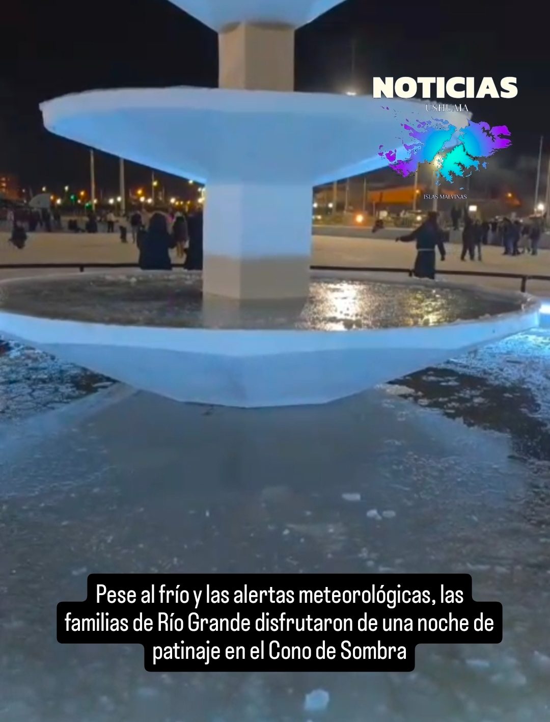 Pese al frío y las alertas meteorológicas, las familias de Río Grande disfrutaron de una noche de patinaje en el Cono de Sombra