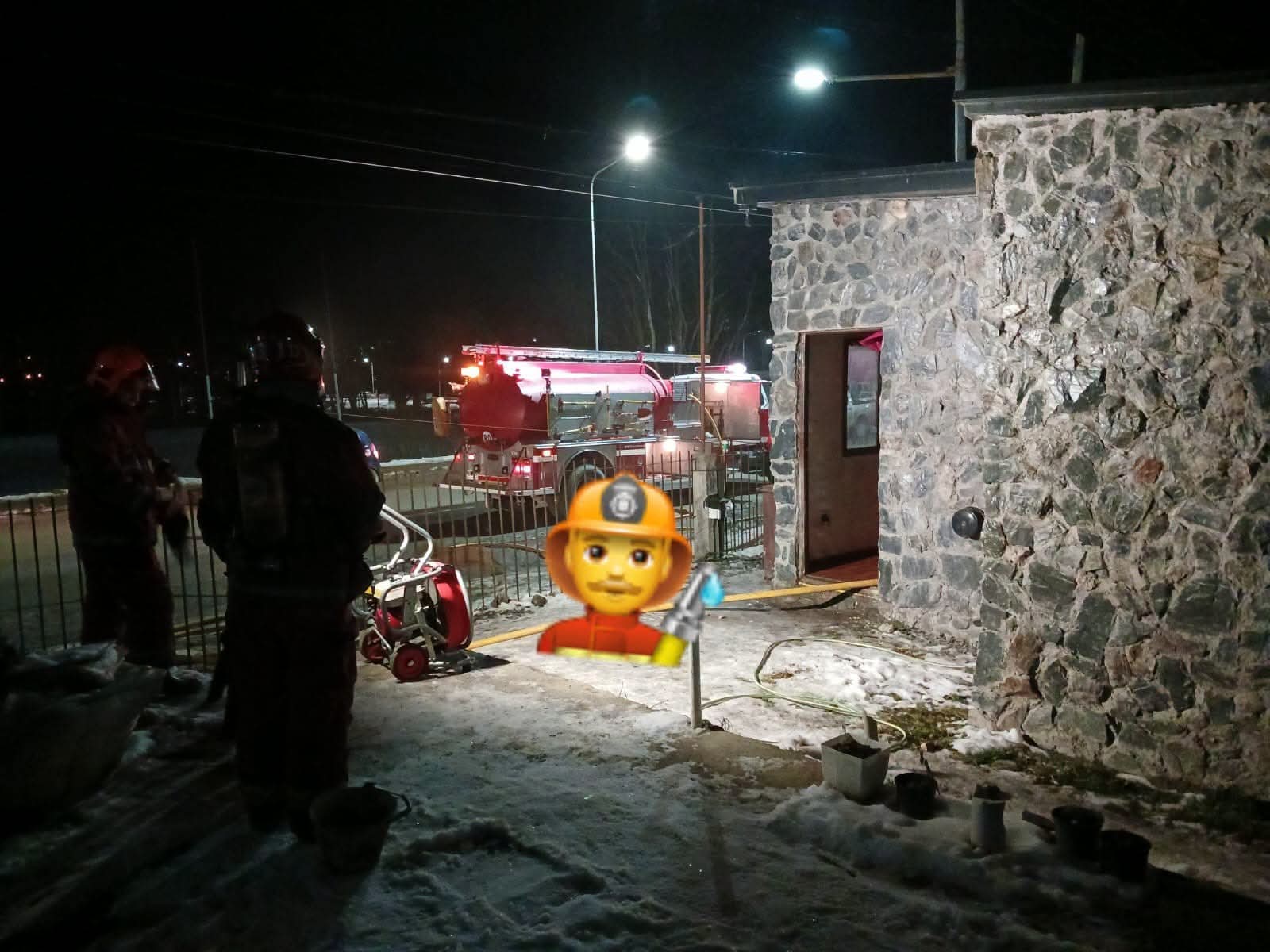 ​Un trabajador quedó atrapado en una máquina sobadora y debió ser rescatado por los bomberos