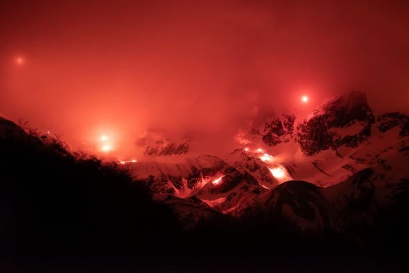 ÉXITO TOTAL EN LA 31° EDICIÓN DE LA BAJADA CON ANTORCHAS EN EL CERRO MARTIAL