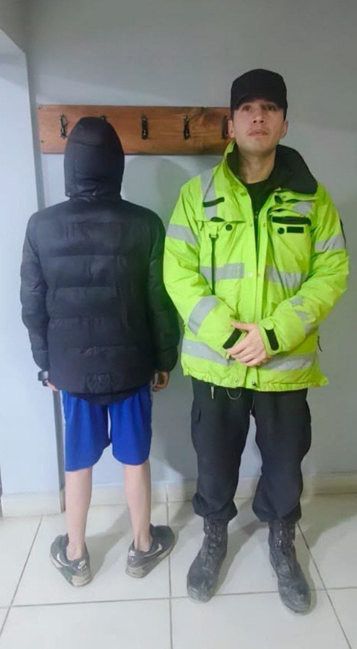 Allanamiento en Ushuaia: Secuestran elementos clave en una causa por hurto a una taxista