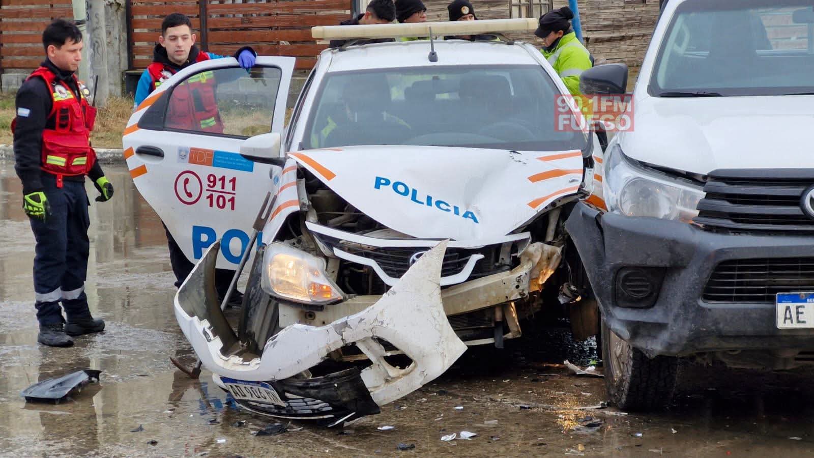 Violento accidente de tránsito en Río Grande: un móvil policial colisionó con una camioneta en el Parque Industrial