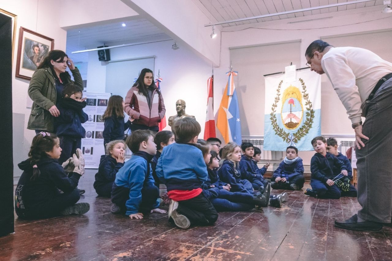 CHICOS Y CHICAS VISITARON LA XIX MUESTRA DEL LIBERTADOR SAN MARTÍN