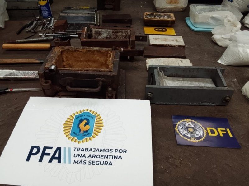 El DFI de la PFA detuvo a cuatro integrantes de una banda narco vinculada con la exportación de cocaína y drogas de diseño a Europa