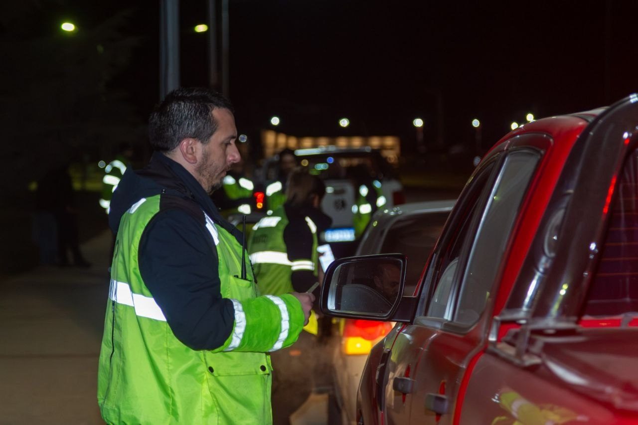 CONTROLES DE TRÁNSITO EN USHUAIA DEJARON 16 VEHÍCULOS INCAUTADOS Y 13 ALCOHOLEMIAS POSITIVAS