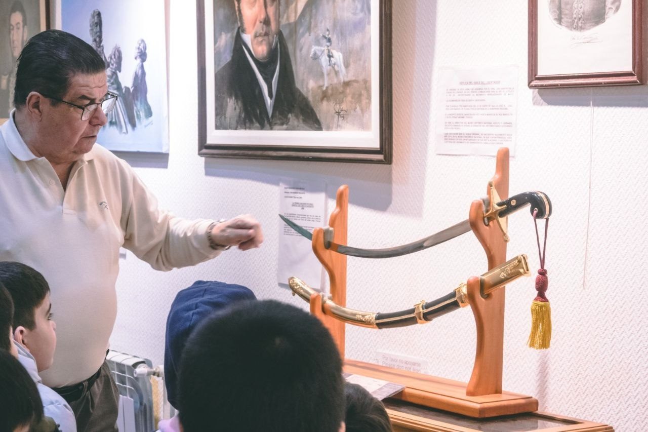 CHICOS Y CHICAS VISITARON LA XIX MUESTRA DEL LIBERTADOR SAN MARTÍN