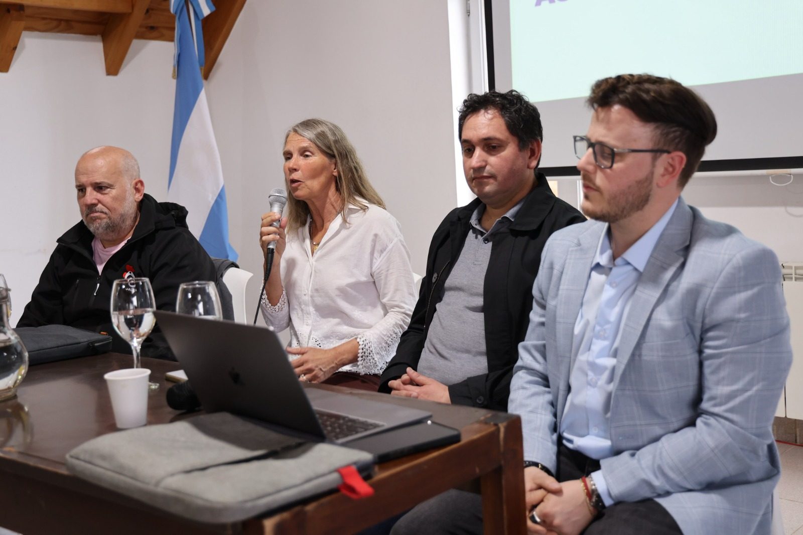 Jornada clave en Ushuaia para potenciar la producción avícola en Tierra del Fuego