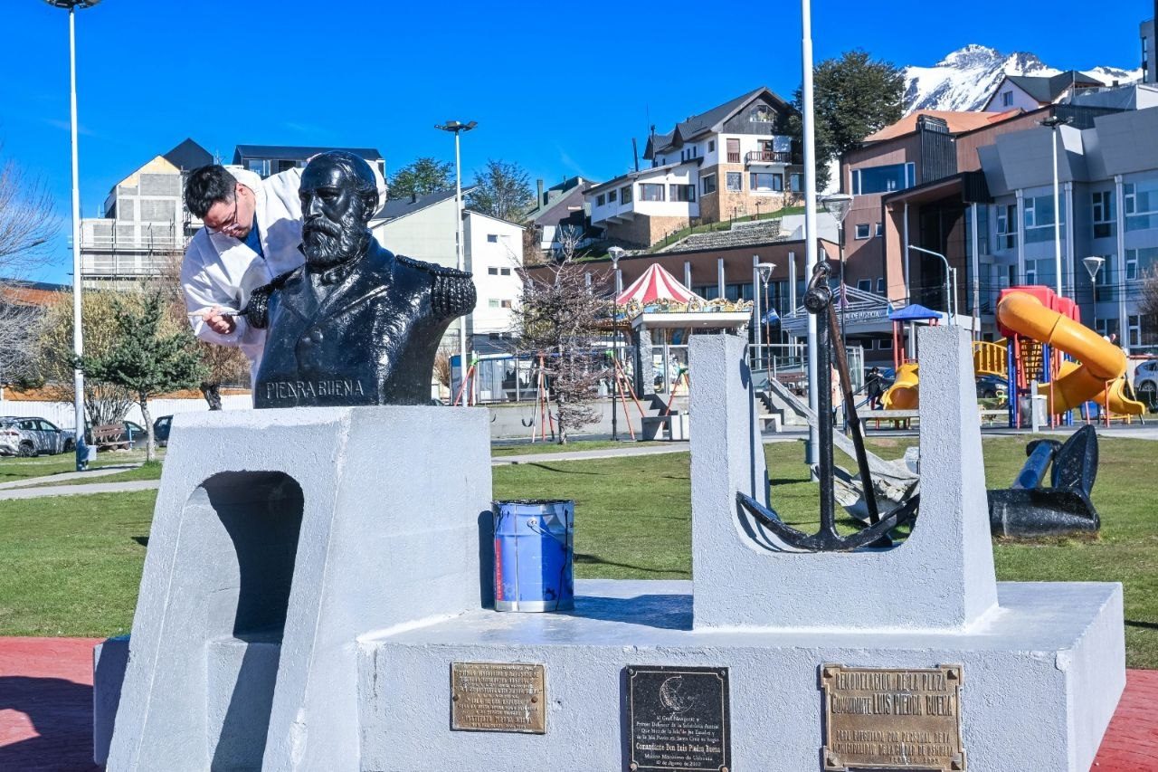LA MUNICIPALIDAD DE USHUAIA REALIZA TRABAJOS DE EMBELLECIMIENTO Y MANTENIMIENTO EN DISTINTOS ESPACIOS DE LA CIUDAD